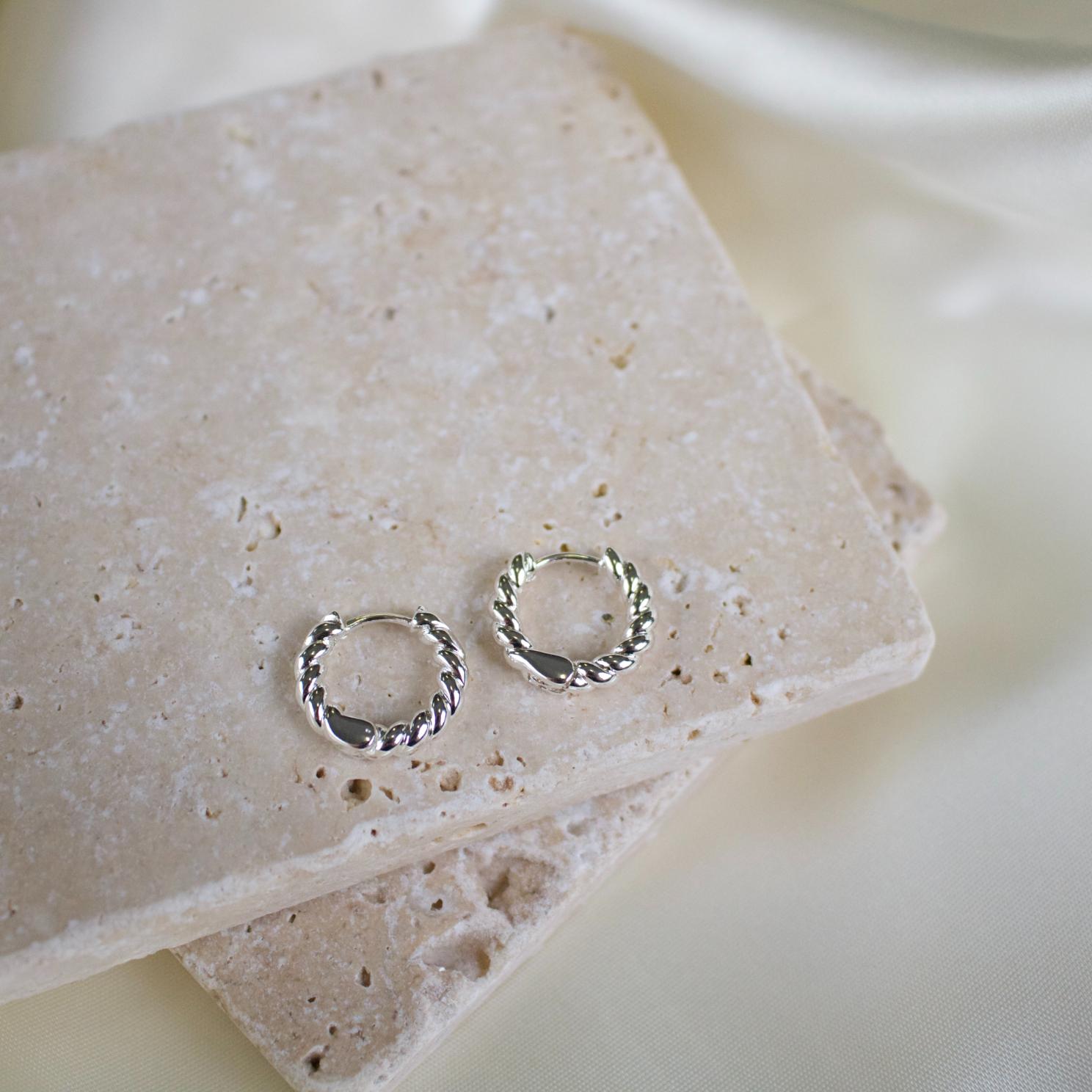 Elanor // Twisted Huggie Hoops