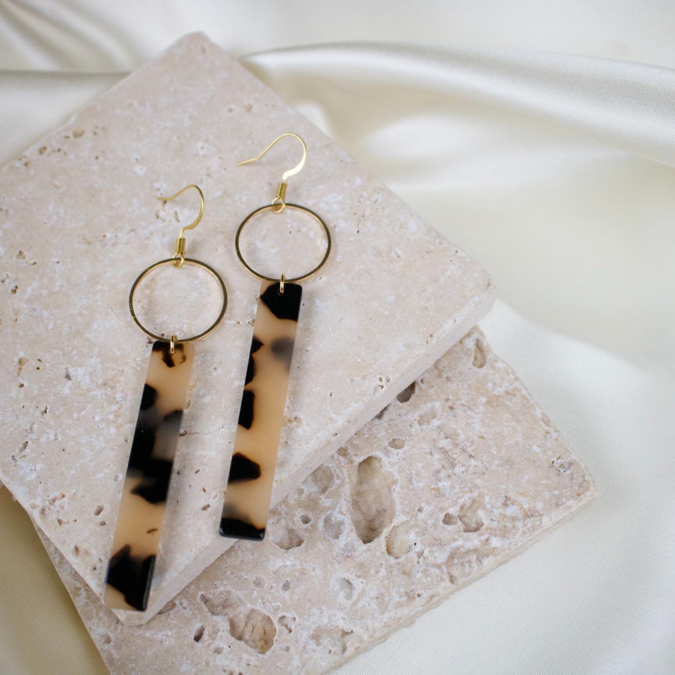 Simone // Blonde Tortoise Bar Earrings