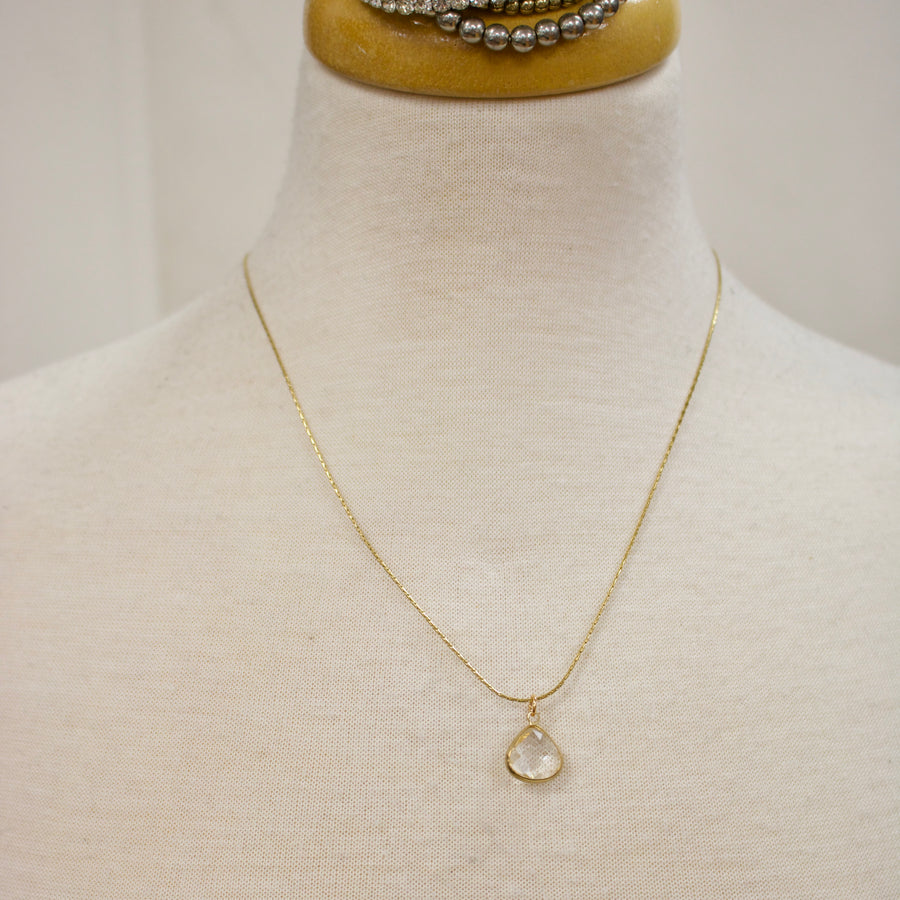 N034 - Clear glass teardrop pendant necklace