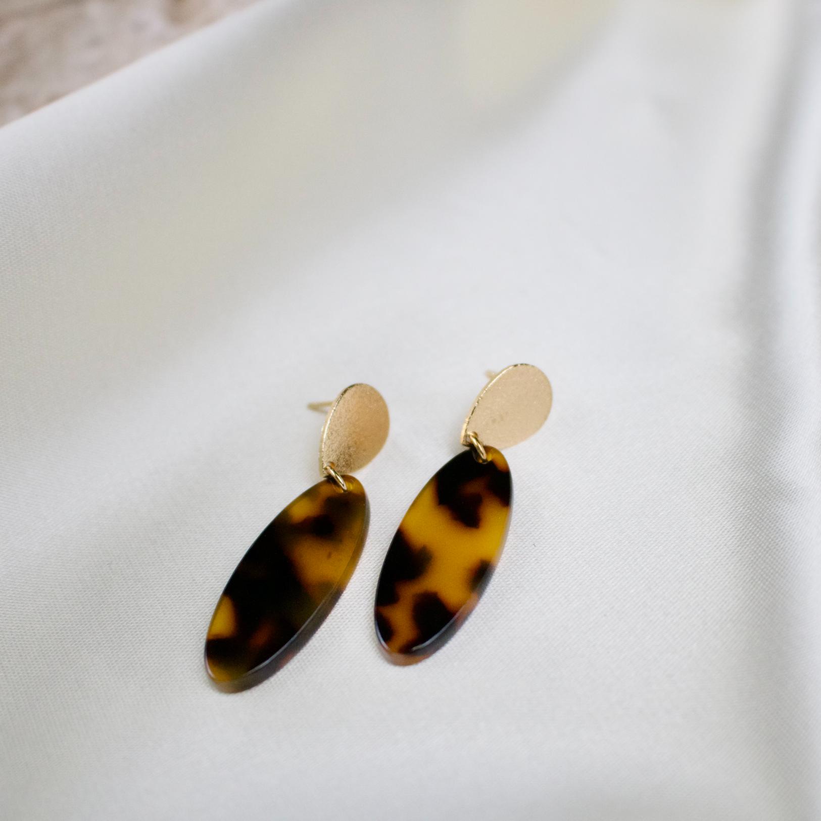 Liza // Oval Acetate Gold Stud Earrings