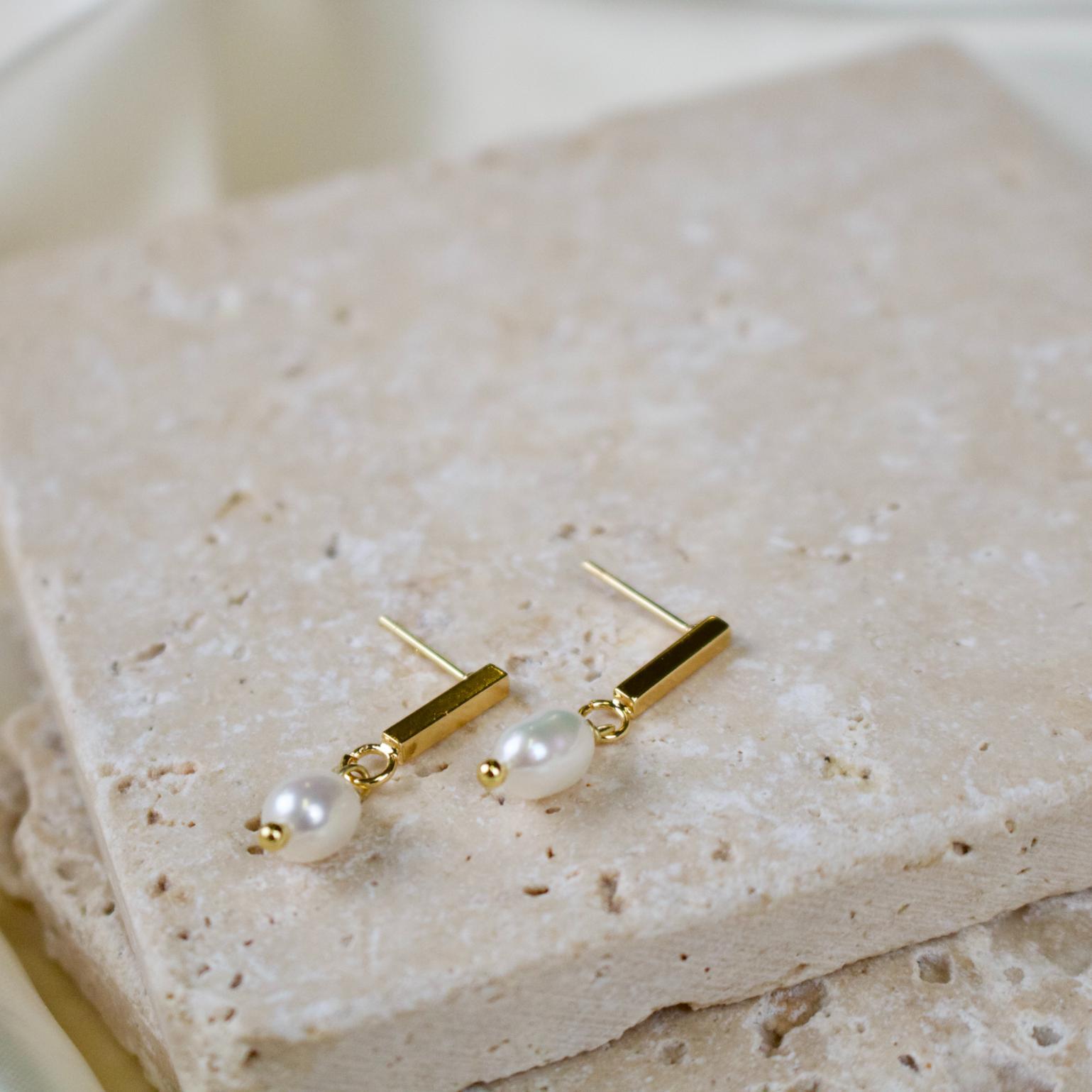 Pearle // Single Pearl Bar Stud Earrings