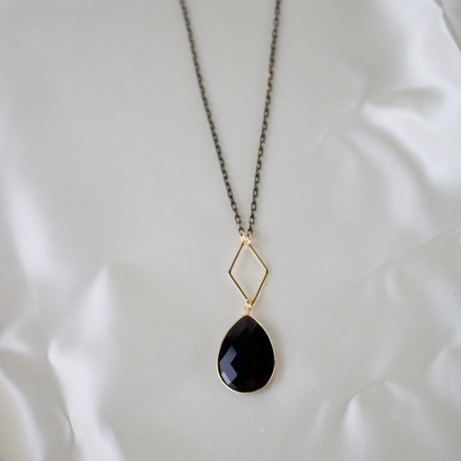 N025 - Glass teardrop necklace
