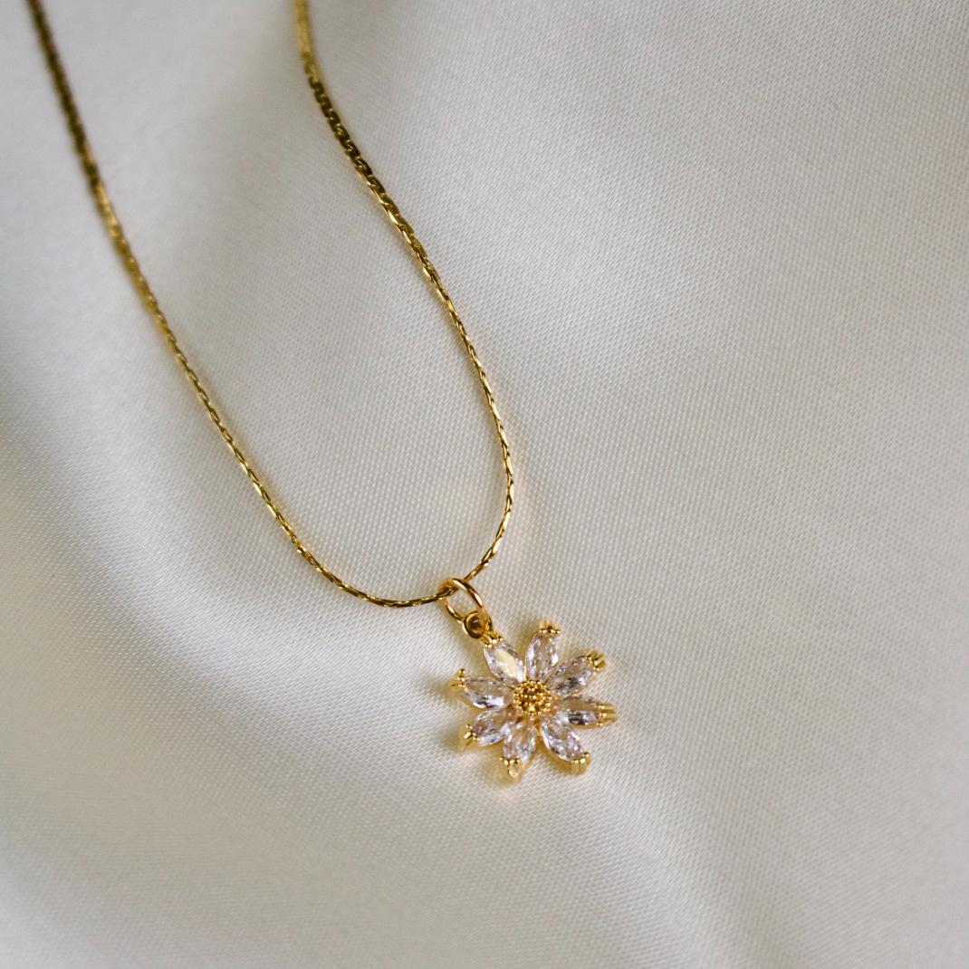 Fleur // Flower Pendant Necklace