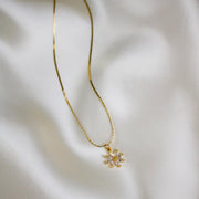 Fleur // Flower Pendant Necklace