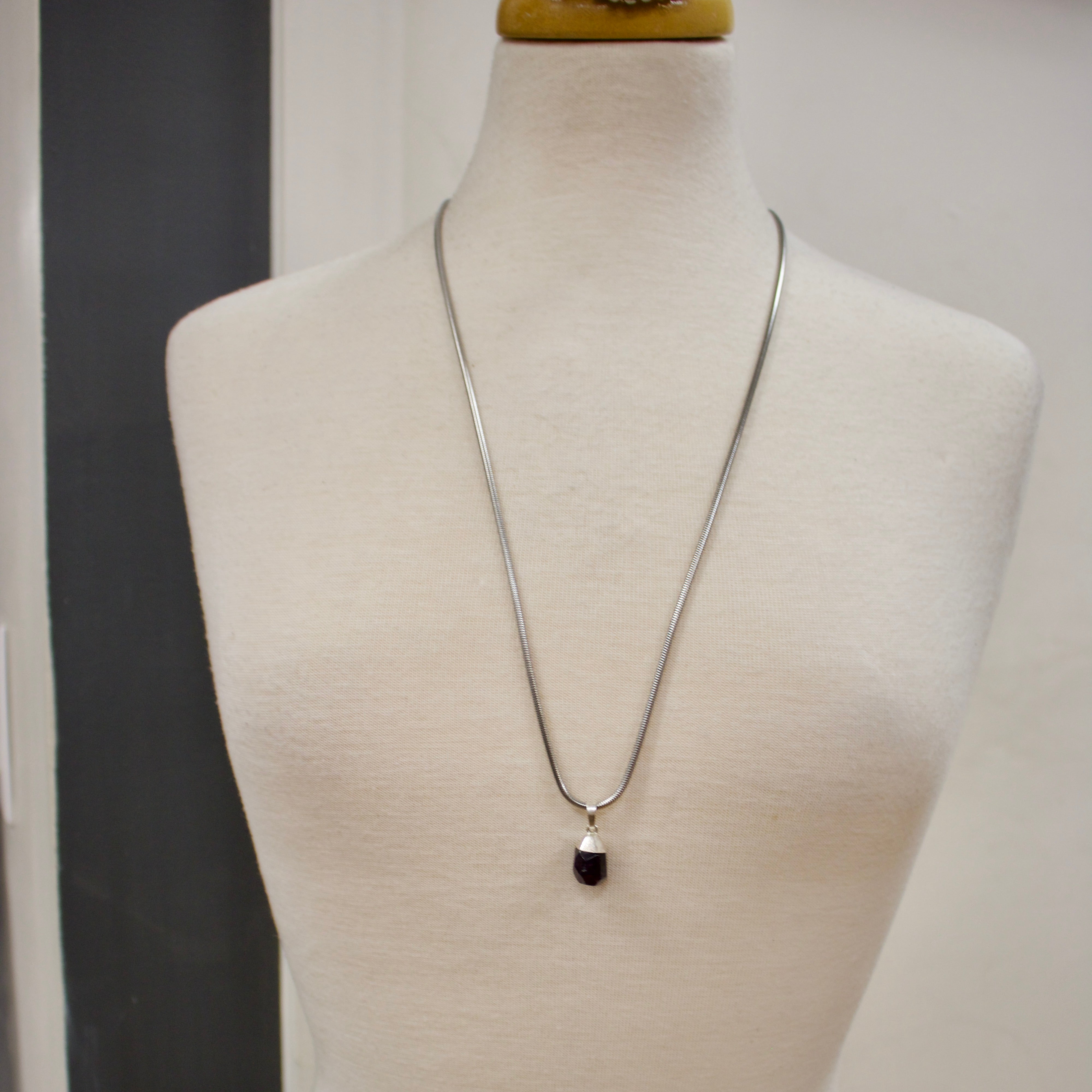 N035 - Chunky crystal pendant necklace