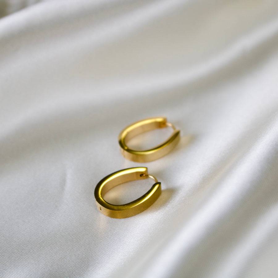 Cyprus // High Polished Chunky Flat Oval Hoop