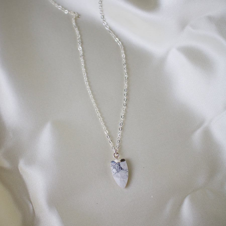 N036 - Dainty white howlite pendant necklace