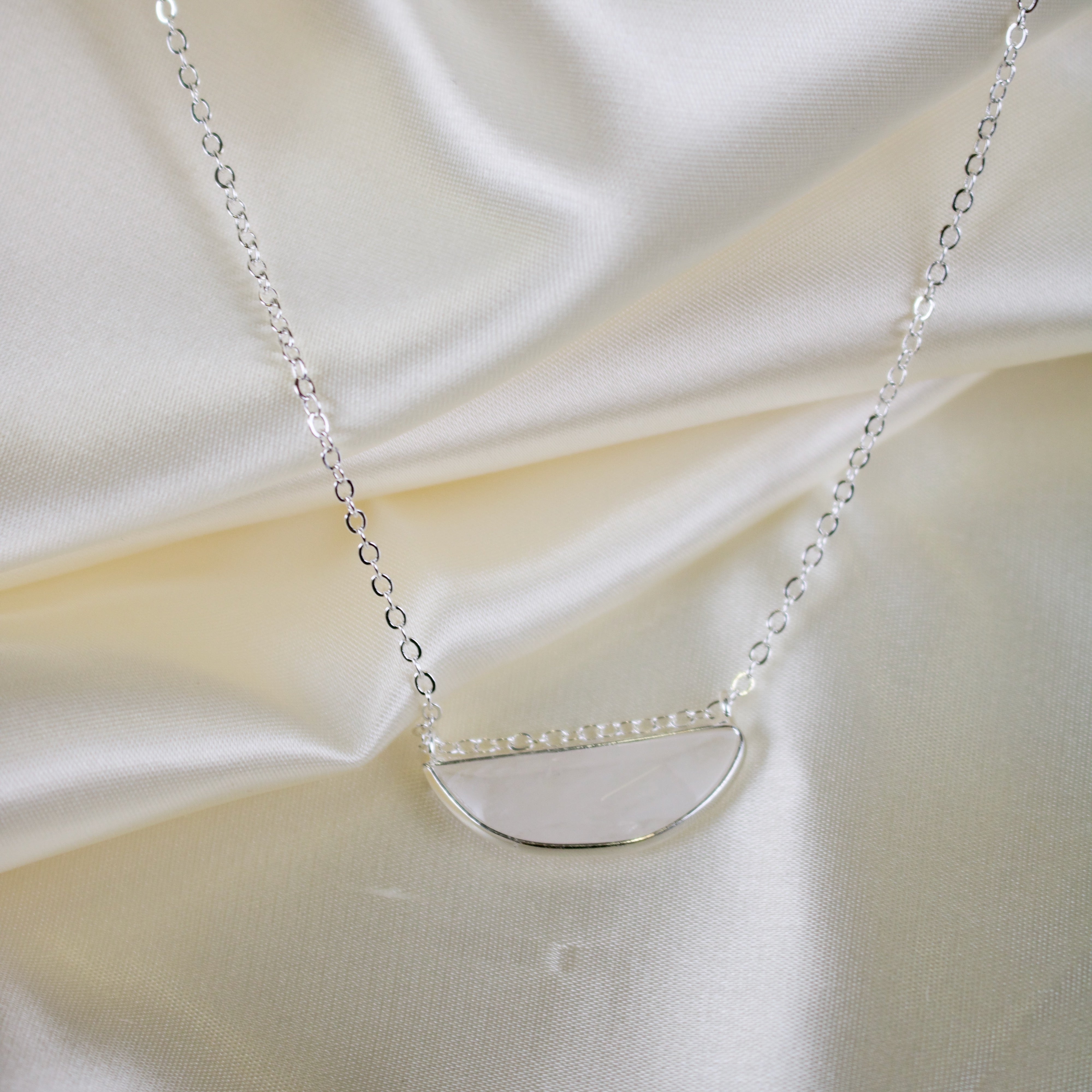 Luna // Quartz Short Silver Necklace