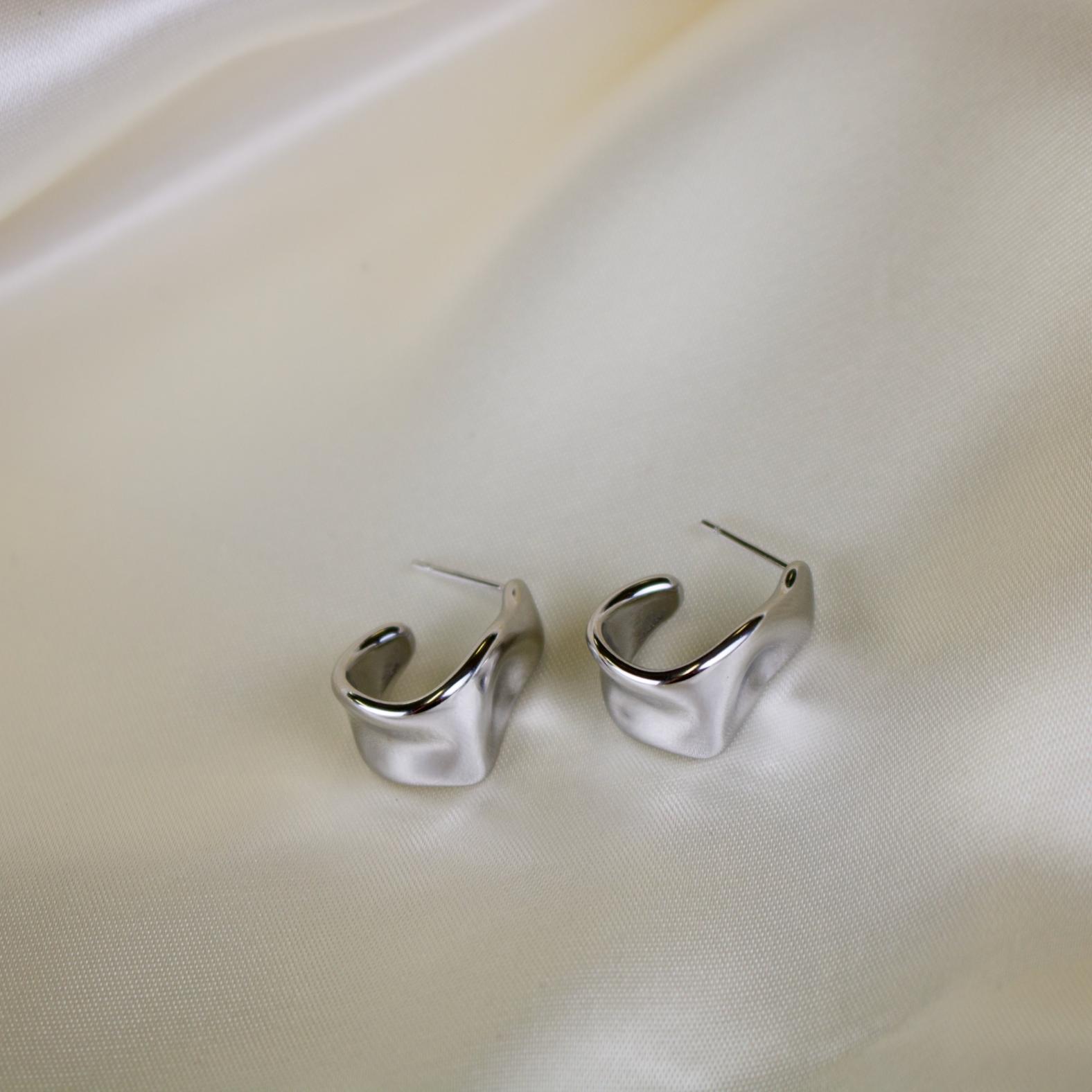 Capri // Silver Hammered Wave Earrings