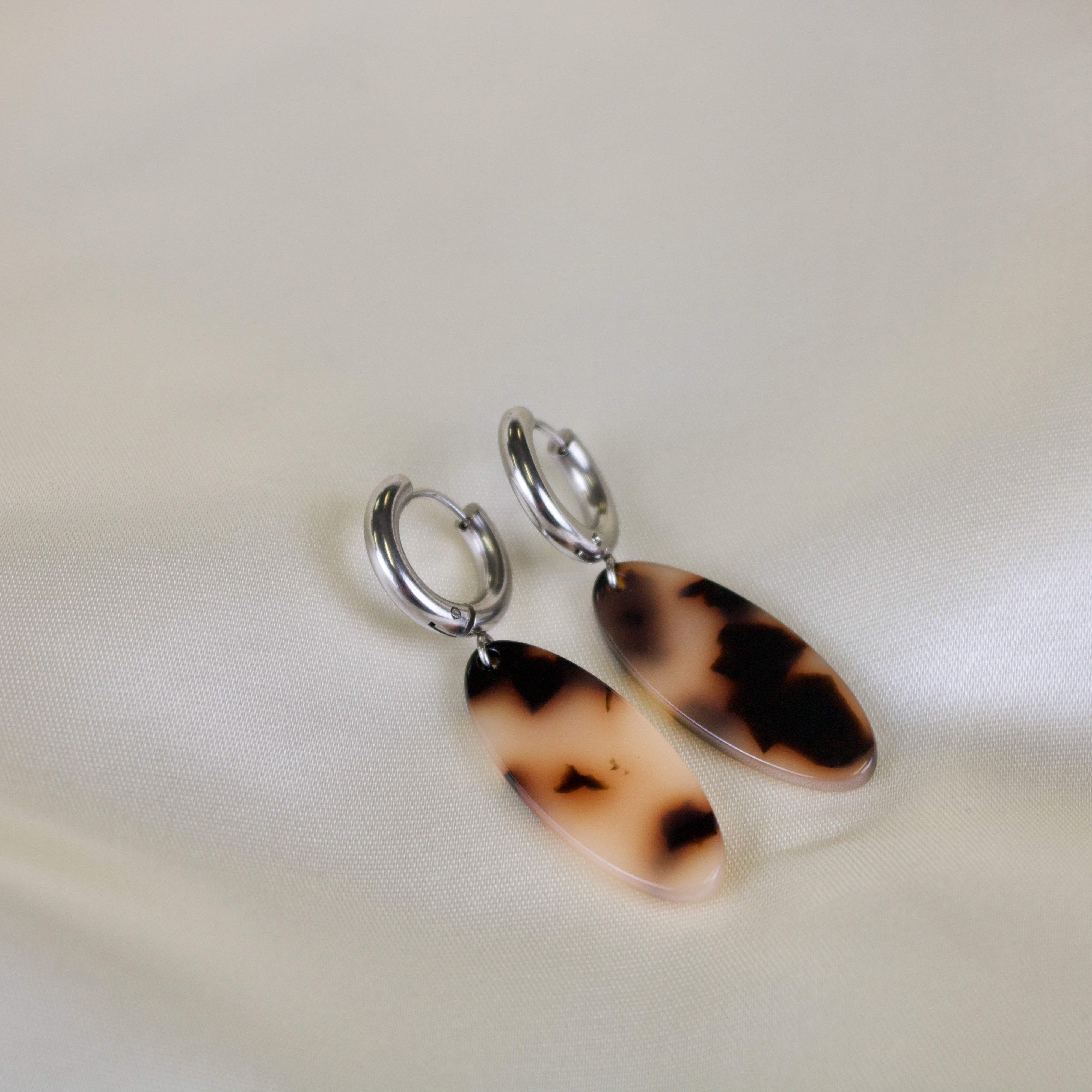 Ray // Blonde Tortoise Hoop Earrings