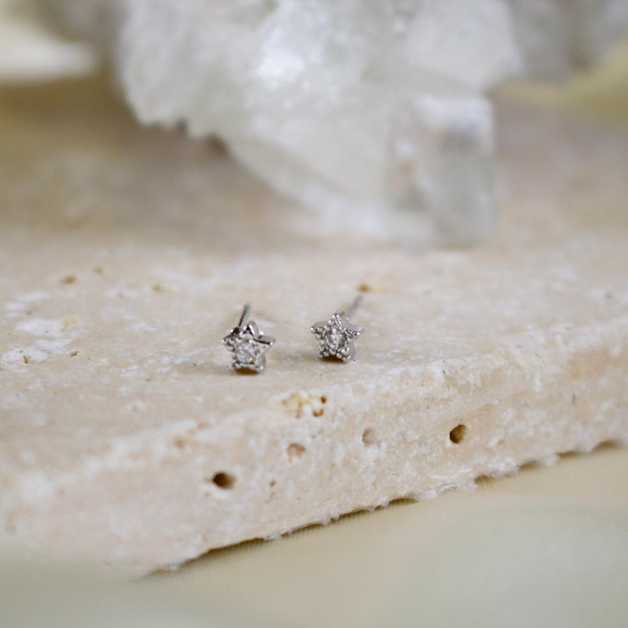 Etoile // CZ Heart Studs